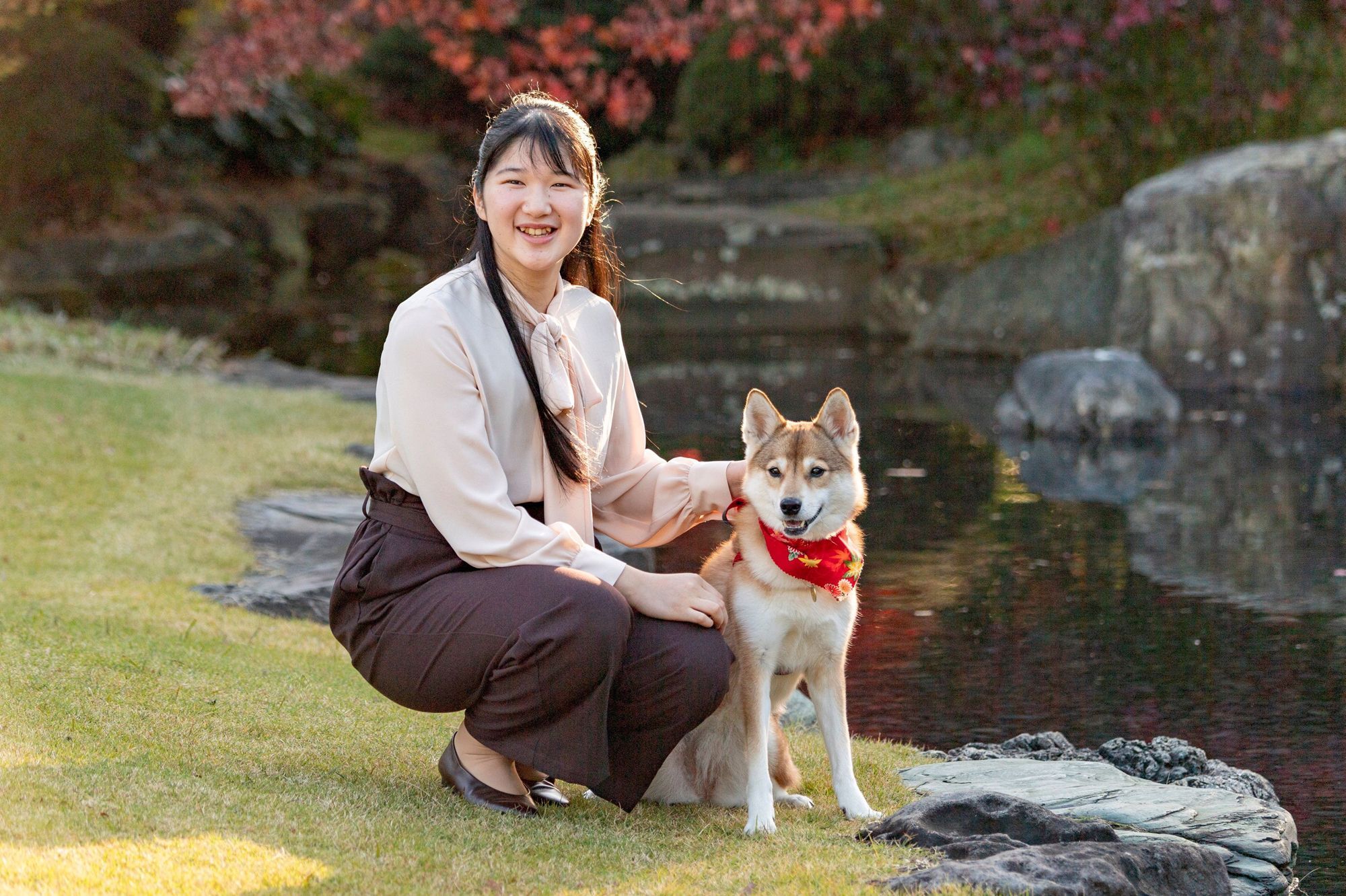 La Princesse Aiko Du Japon Prend La Pose Avec Son Cher Yuri Pour Ses 19 Ans