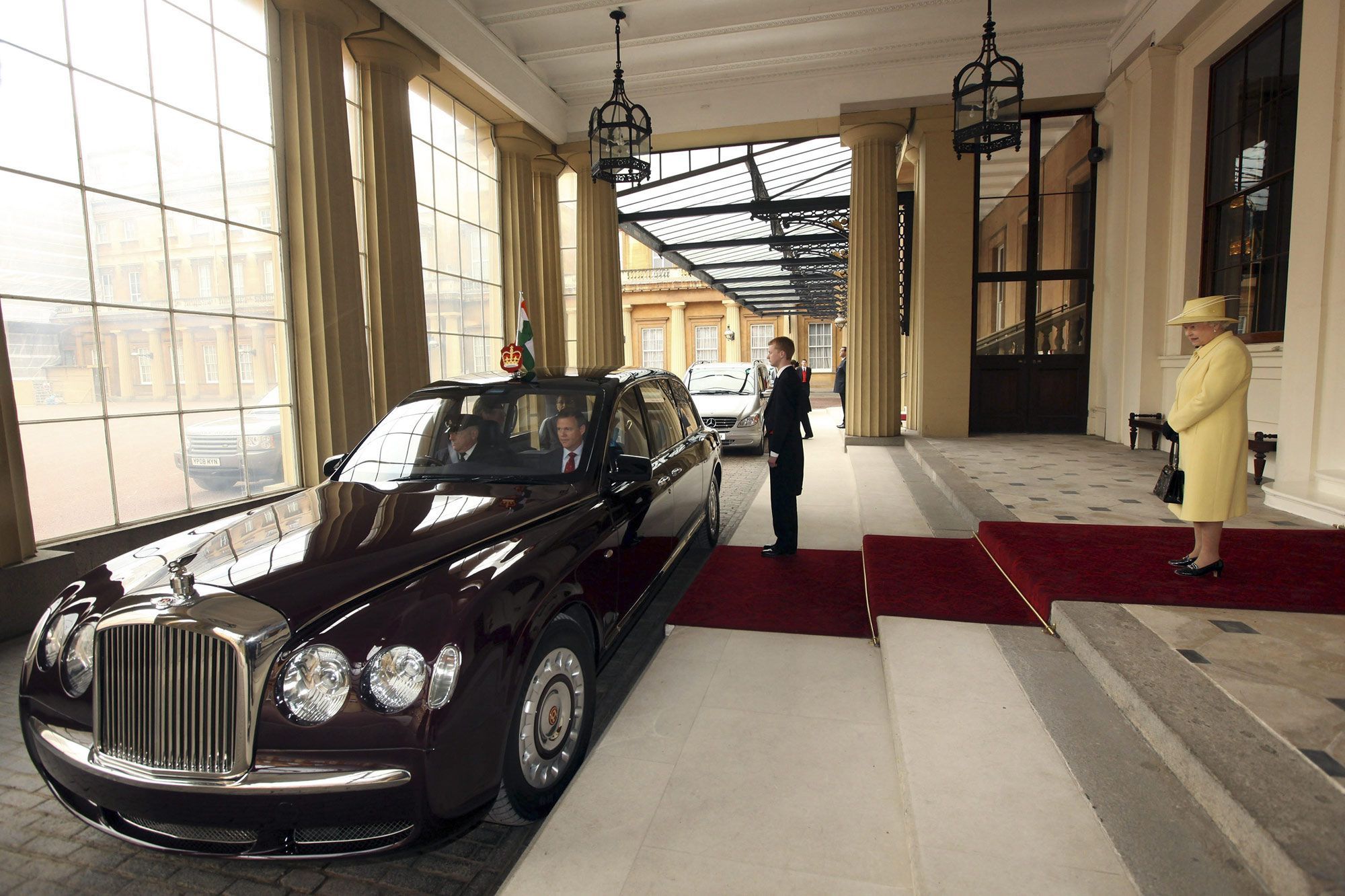 Sa Bentley Officielle Est Tres Speciale Les Secrets Des Voitures De La Reine
