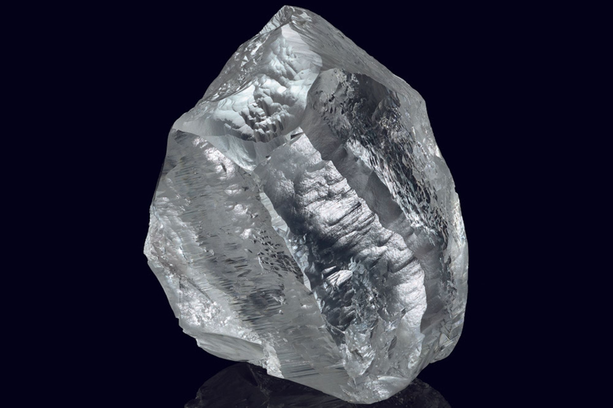 Exclusif Voici Le Sethunya Un Diamant Brut Extra Pur De 549 Carats