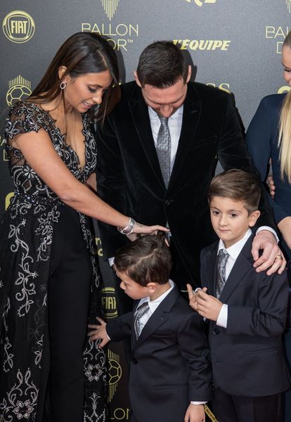 Ballon D Or 2019 Lionel Messi Sacre En Presence De Sa Femme Et De Leurs Enfants
