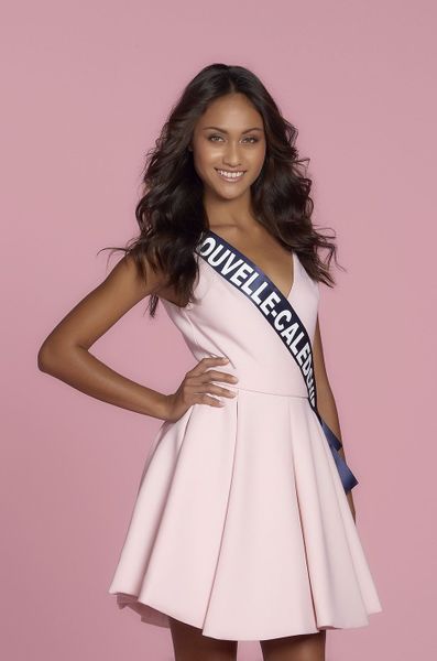 Decouvrez Les Photos Officielles Des 30 Candidates A Miss France 2018