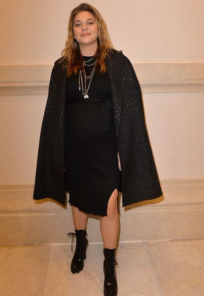 Louane Future Maman Radieuse Au Ventre Arrondi Au Defile Jean Paul Gaultier