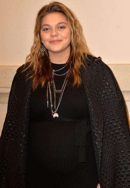Louane Future Maman Radieuse Au Ventre Arrondi Au Defile Jean Paul Gaultier