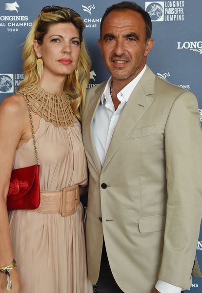 Nikos Aliagas Et Tina Grigoriou Deux Amoureux Sous La Tour Eiffel