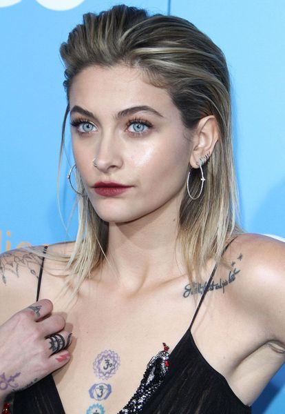 Paris Jackson Epaulee Par Son Frere Prince A L Avant Premiere De Son Premier Film