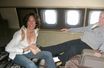 À bord du « Lolita Express », surnom du jet privé d’Epstein. L’une des dix-neuf photos intimes présentées comme pièces à conviction.