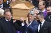 Jean-Louis Borloo portant le cercueil de Bernard Tapie, mercredi à la sortie de  l'église de Saint-Germain-des-Prés.