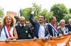 Florian Philippot , le poing levée, entouré de Martine Wonner, Fabrice Di Vizio, Nicolas Dupont-Aignan et Jacline Mouraud , samedi dernier au défilé parisien;.