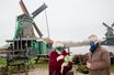L&#039;ex-reine Beatrix des Pays-Bas devant l&#039;un des moulins de Zaanse Schans, le 15 janvier 2022