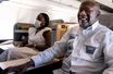 Jeudi 17 juin, avec sa compagne, Nady Bamba, dans l’avion de ligne Bruxelles-Abidjan.