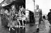 « Le Marché aux Puces, à Paris, est la promenade que le couple Bogart-Bacall préfère : Lauren pour le shopping, Humphrey pour le pittoresque. » - Paris Match n°107, 7 avril 1951