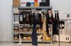 Vêtements et accessoires de seconde main ont un impact très positif sur l’environnement. Ici chez Vestiaire Collective, site de vente en ligne d’occasion.