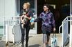 Sophie Turner et Joe Jonas avec leur chien à Los Angeles en février 2020.
