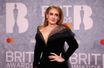 Adele de retour aux Brit Awards... avec une bague de fiançailles 