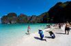 La célèbre plage Maya Bay, popularisée par Leonardo DiCaprio, rouvre aux touristes