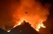 Les collines à l&#039;ouest Los Angeles en feu dans la nuit du lundi 28 octobre 2019