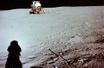 L'ombre de Neil Armstrong sur la lune, objet de tant de fantasmes et d'interrogations.