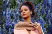 Rihanna au défilé printemps/été 2016 de la maison Dior pendant la Fashion Week de Paris, le 2 octobre 2015.