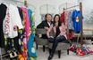Kenzo Takada et Françoise Clément, la directrice du textile de Carrefour, dans l’appartement parisien du couturier, entourés de la collection qu’il a dessinée pour Tex.