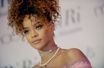 Rihanna, en rose bonbon pour la promotion - Elle sort son parfum "RiRi"