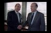<br />
Le 17 mars 1995, les deux ennemis mortels de la politique française se serrent la main. Quelques jours plus tôt, VGE s'est résigné à ne pas se porter candidat à l'élection présidentielle et à soutenir Jacques Chirac.