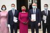 En Slovaquie, le nouveau gouvernement a prêté serment... avec masques et gants
