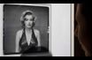 Marilyn Monroe, en robe à paillettes, le regard absent, "comme une enfant qui n'a plus rien", disait-il. (1957).Ce portait est l'un des plus célèbres du photographe américain. Il est estimé entre 80 000 et 120 000 euros