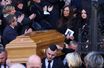 Nathalie Marquay et sa fille Lou Pernaut, aux obsèques de Jean-Pierre Pernaut, le 9 mars 2022.