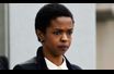 <br />
Lauryn Hill quittant le tribunal de Newark lundi.