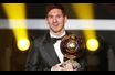<br />
Lionel Messi, tout sourire, avec son nouveau bébé dans les bras.