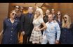 <br />
John Travolta et Victoria Silvstedt devant André Uzan. En combinaison bleue, Bruno Bézier, de la Patrouille de France et, derrière lui, José Garcia.  Le groupe  est entouré par les hôtesses d’Air Breitling.