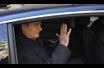 <br />
Le 7 mars, Jacques Chirac vient de quitter son bureau parisien. D'un geste de la main, il salue les journalistes qui s'empressent autour de sa voiture.