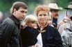 Le prince Andrew et son épouse Sarah Ferguson, avec leur fille Beatrice à Windsor en mai 1990.