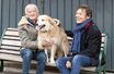 Dave et son mari Patrick avec Clara, la chienne que le couple a adoptée en 2017.