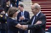 Catherine Colonna et Jean-Yves Le Drian lors de la passation de pouvoirs au Quai d'Orsay le 21 mai 2022.