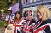 Les «royal superfans» Joseph, Caryll, John et Maria devant Kensington Palace, en 2018.
