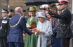La reine Elizabeth II, avec la comtesse Sophie de Wessex, reçoit symboliquement les clés de la ville d'Edimbourg, le 27 juin 2022