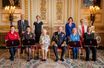 La reine Elizabeth II avec le prince Charles avec les représentants de la NHS des quatre pays du Royaume-Uni qui ont reçu la George Cross à Windsor, le 12 juillet 2022
