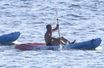 Emmanuel Macron, sortie en mer sur un canoë bleu-blanc-rouge  