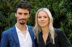 Julian Alaphilippe et sa compagne Marion Rousse sur le tournage de l'émission "Vivement Dimanche", le 24 octobre 2021 à Paris.