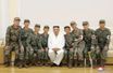 Le dirigeant nord-coréen Kim Jong Un avait déclaré au début du mois d'août avoir remporté une "victoire éclatante" contre le virus, entouré d'infirmiers de l'armée.