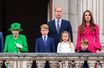 La reine Elizabeth II, le prince George, le prince William, la princesse Charlotte, le prince Louis et Kate, lors du jubilé en juin 2022.