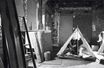 En mars 1978, Paris Match reconstitue les conditions de détention du baron, qui a vécu dans une tente, au sous-sol d’un pavillon de Savigny-sur-Orge.