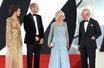 Kate Middleton et le prince William, la reine consort Camilla et le roi Charles III lors de la première du film "No Time To Die" à Londres, le 28 septembre 2021.