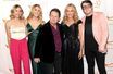 Michael J. Fox et sa femme Tracy Pollan aux côtés de leurs enfants Schuyler, Aquinnah et Sam lors du gala de la Fondation Michael J. Fox, au Cipriani South Street, à New York, le 29 octobre 2022.