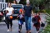 Ryan Gosling et son épouse Eva Mendes aux côtés de leurs filles Esmeralda et Amada à Sydney en Australie, le 31 octobre 2022.
