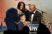 Kelly Rowland et son mari Tim Weatherspoon, accompagnés de leur enfant Titan au gala de l'amfAR.