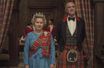 Imelda Staunton dans le rôle de la reine Elizabeth II, et Jonathan Pryce dans le rôle du prince Phillip, dans une scène de "The Crown".