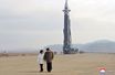 Le dirigeant nord-coréen Kim Jong Un a supervisé le lancement de son dernier missile balistique intercontinental accompagné de sa fille qu'il a dévoilée au monde pour la première fois, dans un message publié samedi par l'agence d'Etat KCNA.<br />
