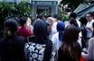 <br />
Des personnes rassemblées à l'extérieur après l'évacuation d'un bâtiment à la suite d'un tremblement de terre à Jakarta, Indonésie, le 21 novembre 2022.